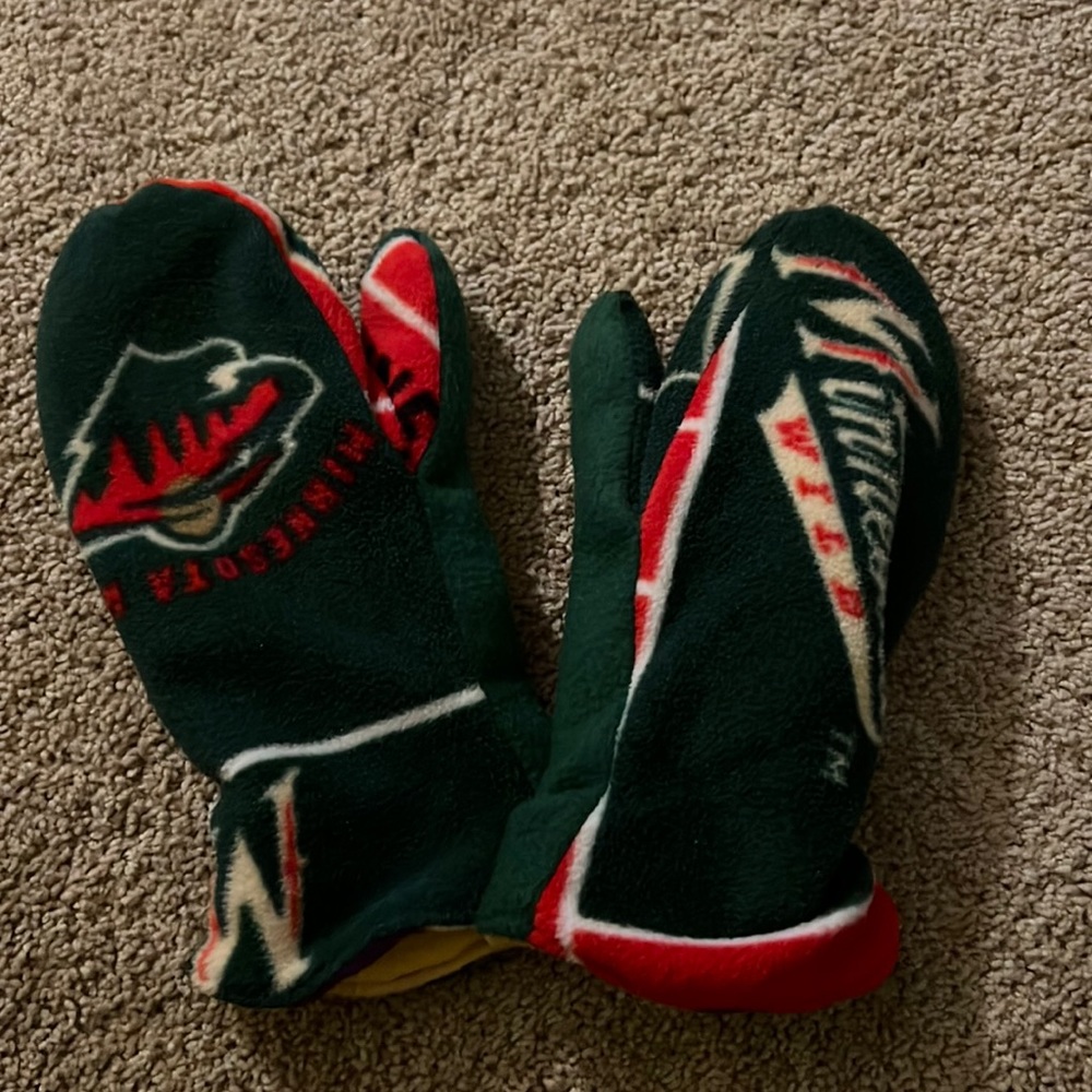 Reversible Minnesota mittens (wild/Vikings)